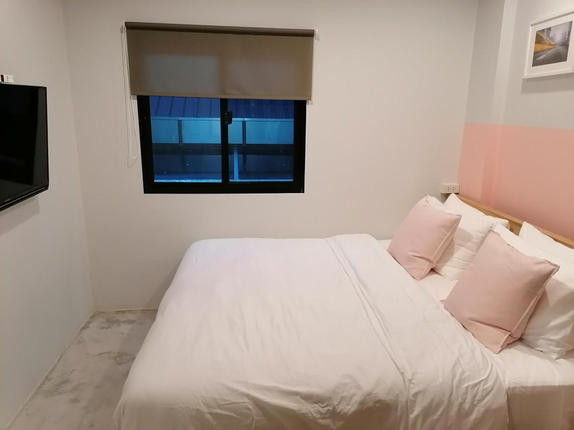 Into The Town Hotel 3*